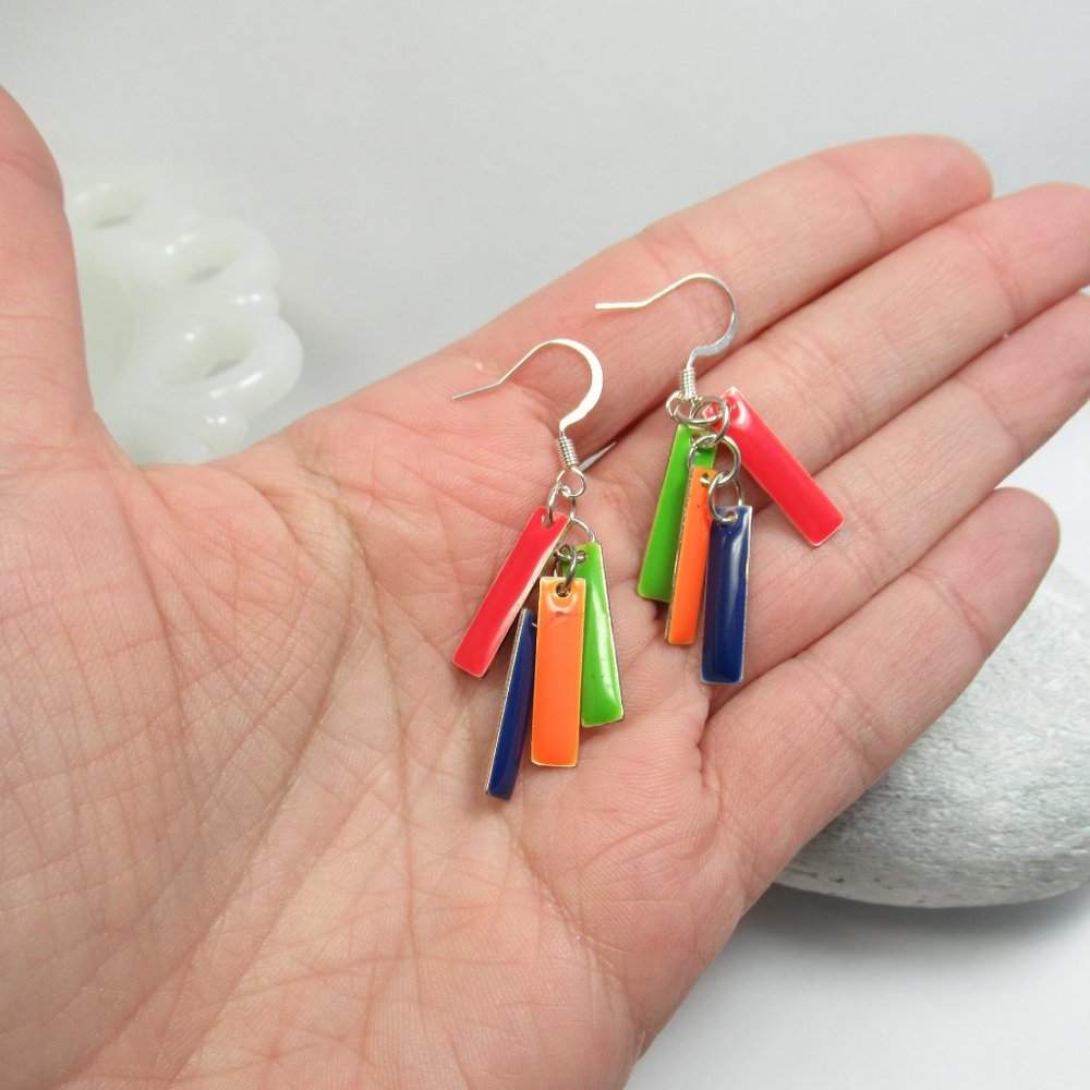 Enamel rectangle dangle earrings - Picture 8 of 9